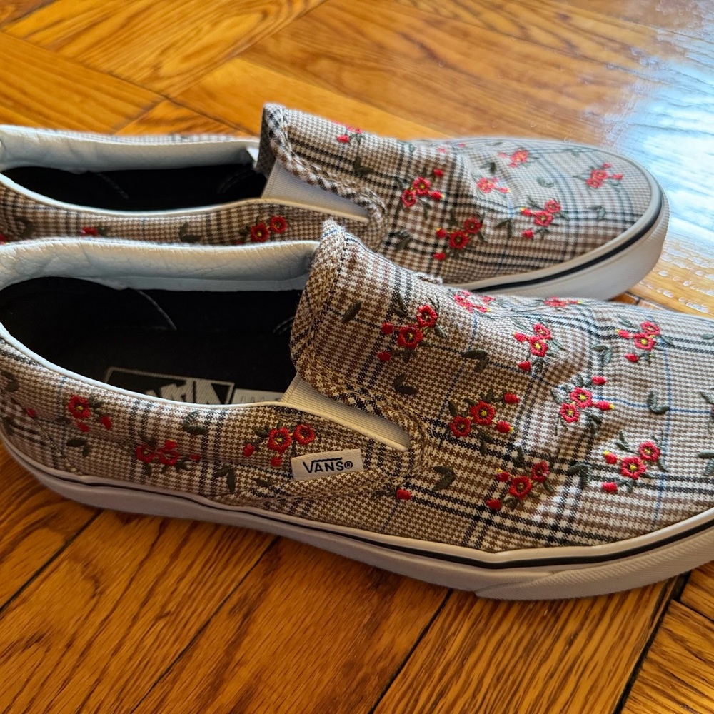 Vans Kids Slip-On Sneakers - Black and White with Red Floral
